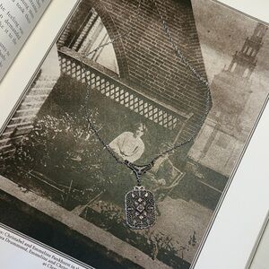 Vintage Art Deco Elegant Silver Pendant Necklace